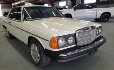 Mercedes-Benz-200-Series-Coupe-1979-1
