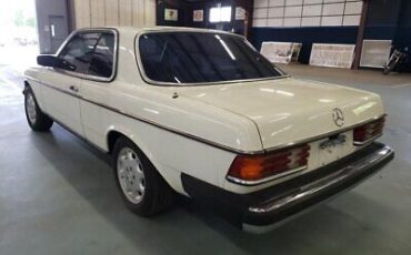 Mercedes-Benz-200-Series-Coupe-1979-2