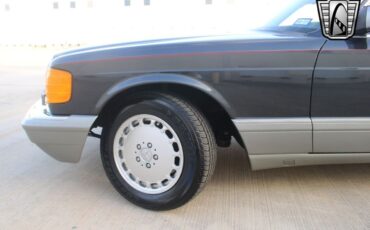 Mercedes-Benz-400-Series-1987-7