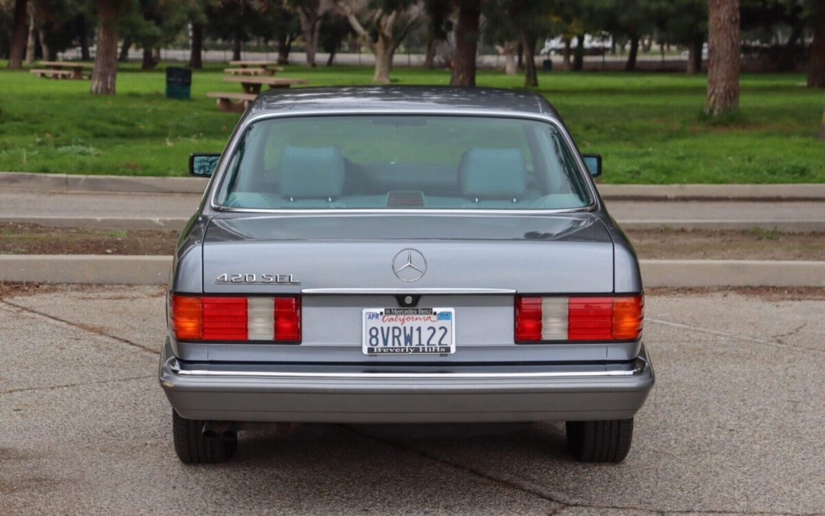 Mercedes-Benz-400-Series-Berline-1988-7