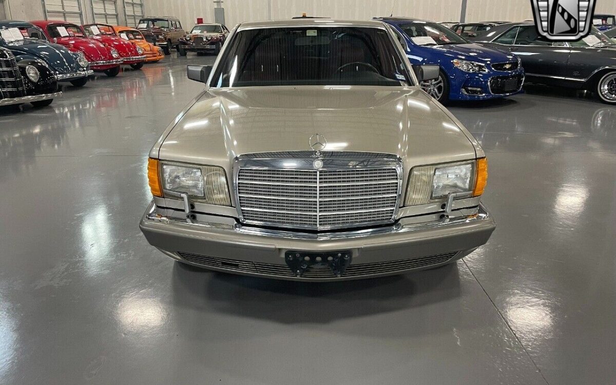 Mercedes-Benz-560SEL-1986-2