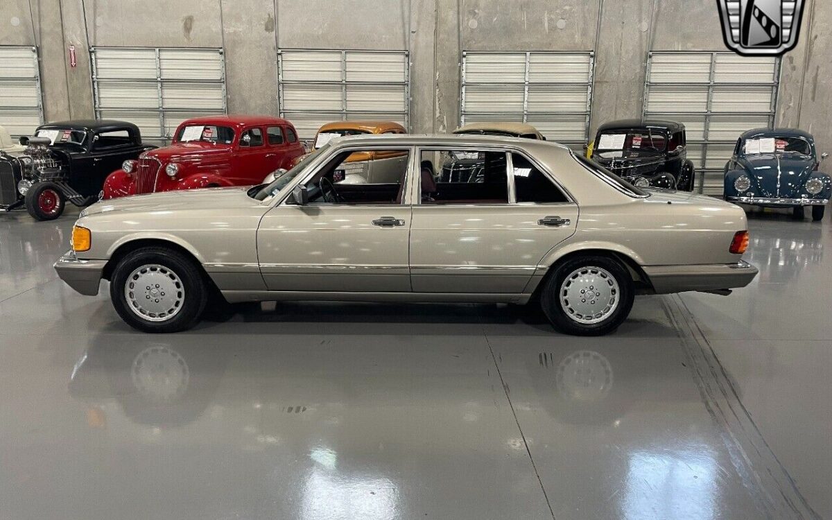 Mercedes-Benz-560SEL-1986-3