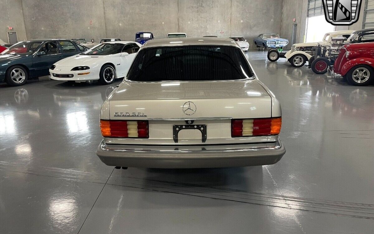 Mercedes-Benz-560SEL-1986-4