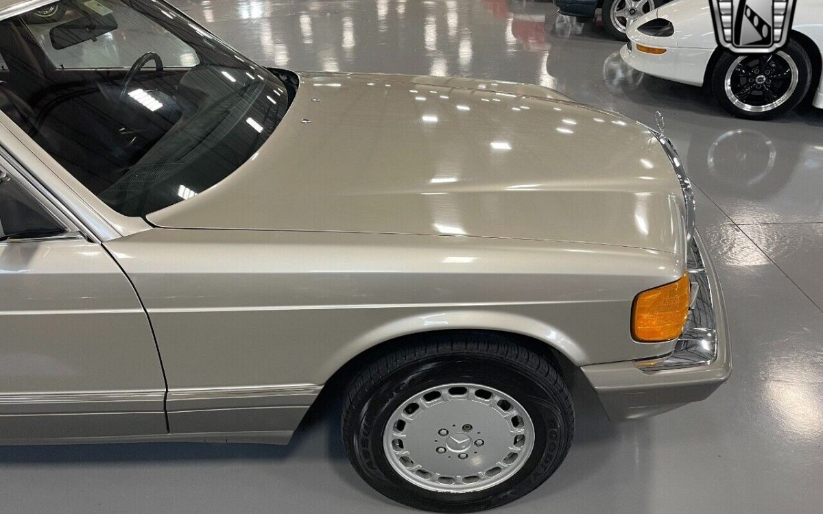Mercedes-Benz-560SEL-1986-7