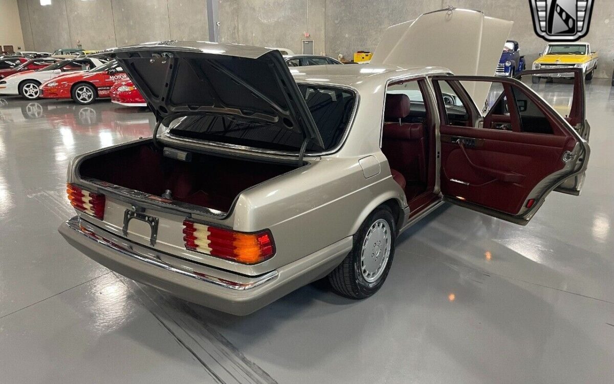 Mercedes-Benz-560SEL-1986-9