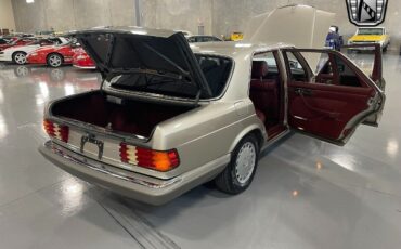 Mercedes-Benz-560SEL-1986-9