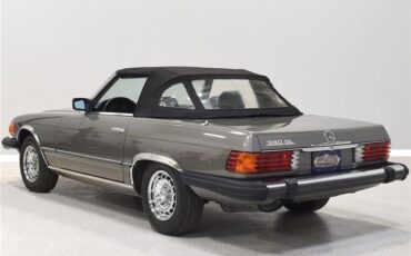 Mercedes-Benz-SL-Class-Cabriolet-1985-3