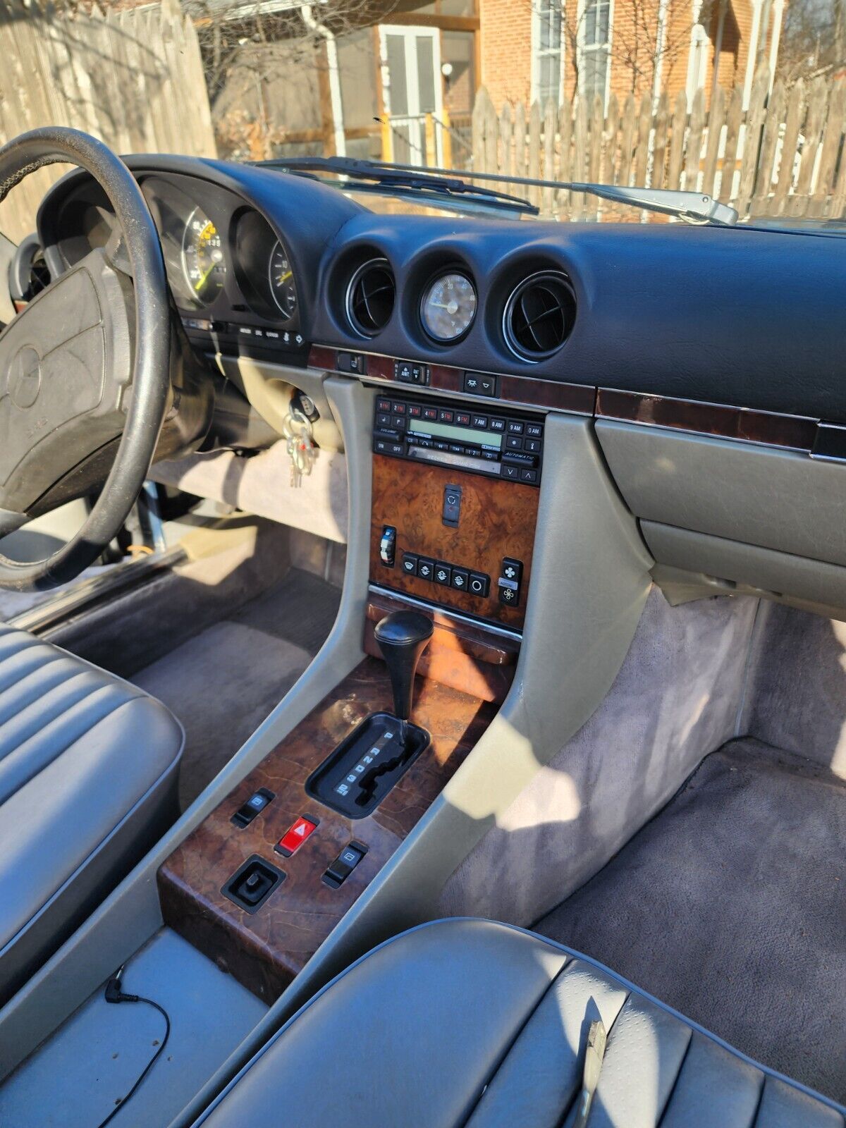 Mercedes-Benz-SL-Class-Cabriolet-1986-13