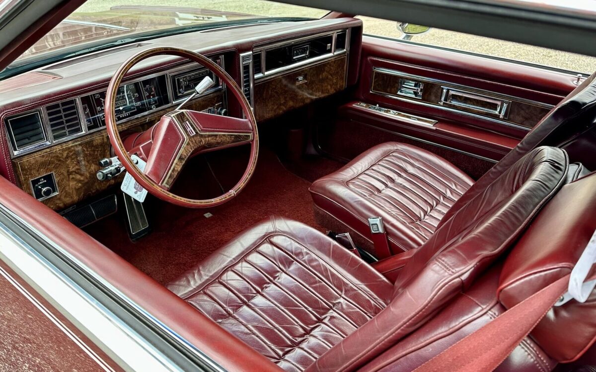 Oldsmobile-Toronado-1981-2