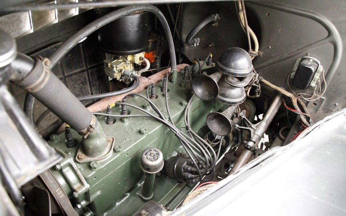 Packard-120-Berline-1940-8