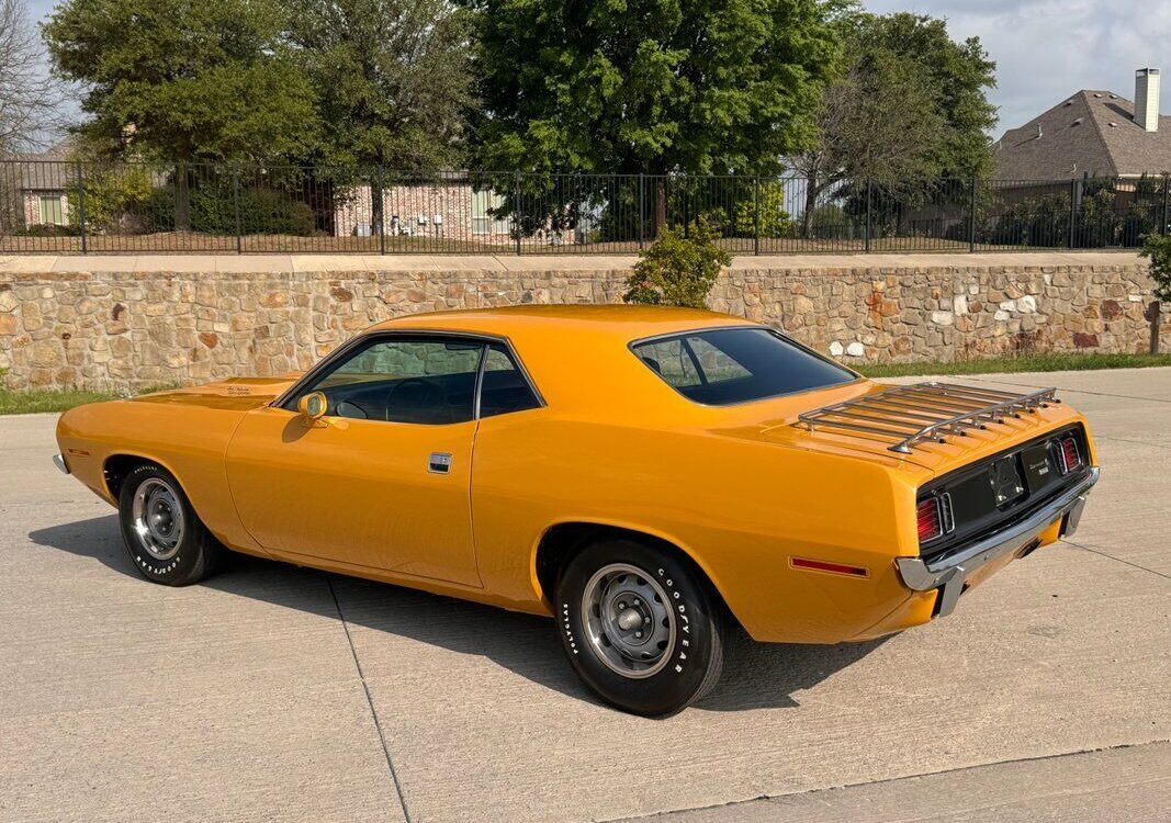 Plymouth-Barracuda-1971-2