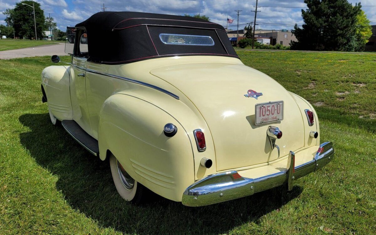 Plymouth-Deluxe-1941-3