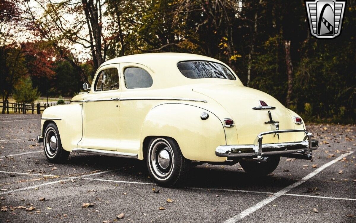 Plymouth-Deluxe-1948-4