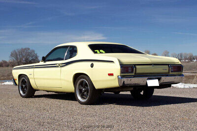 Plymouth-Duster-1974-5