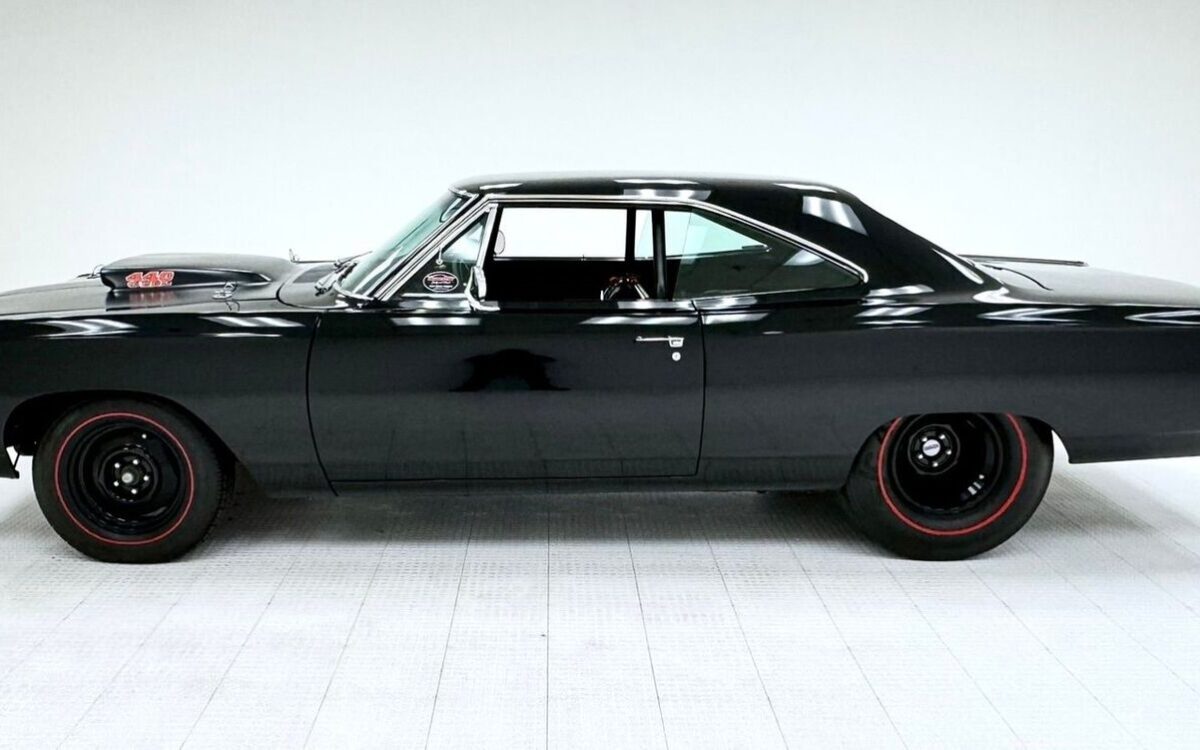 Plymouth-Road-Runner-1969-1