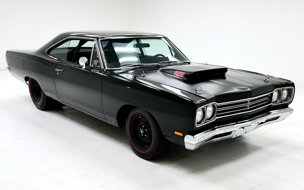 Plymouth-Road-Runner-1969-6