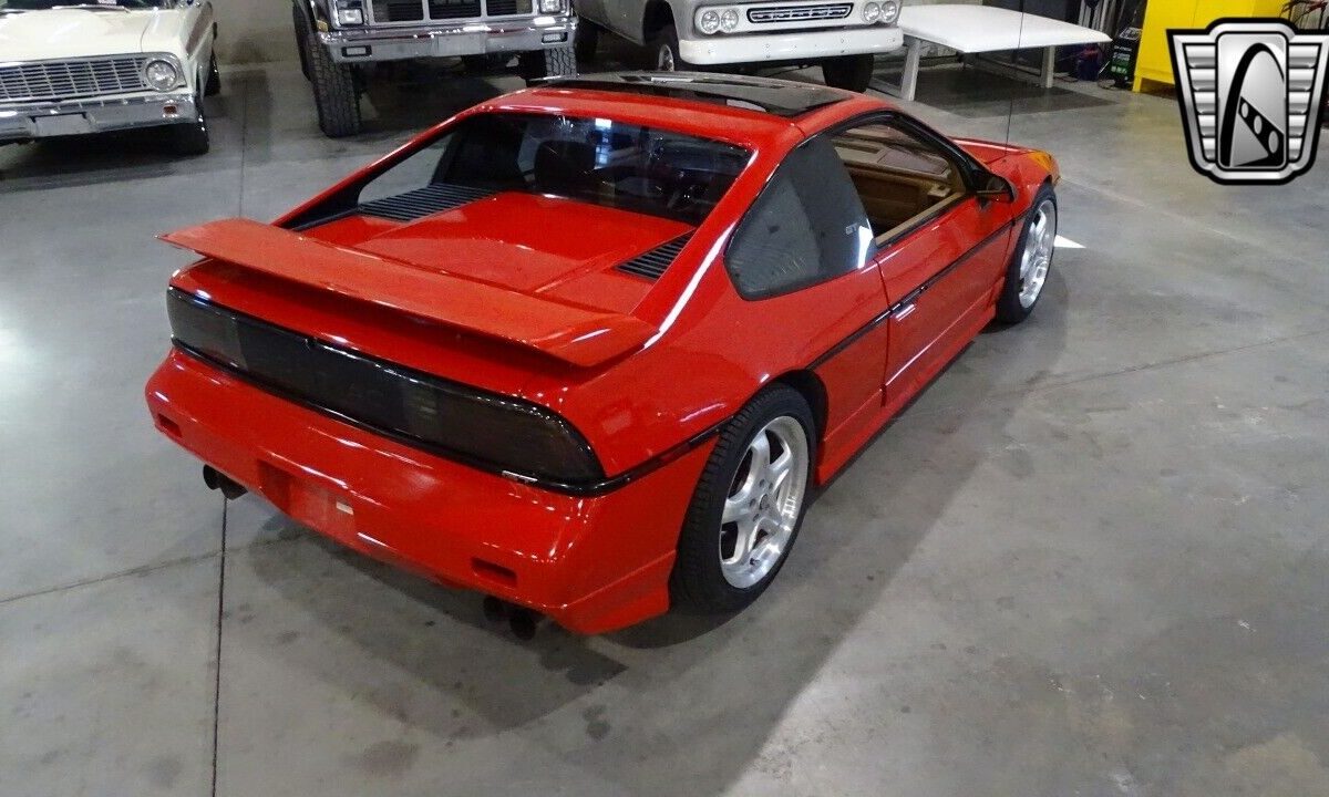 Pontiac-Fiero-1988-10