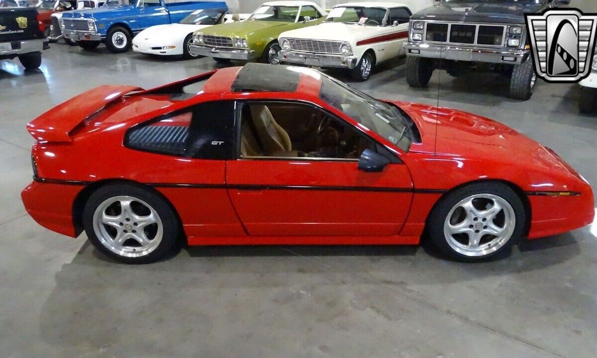 Pontiac-Fiero-1988-11