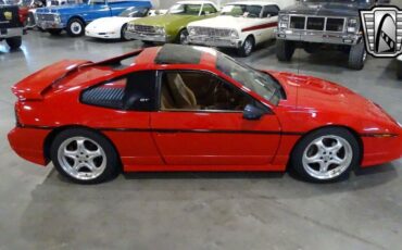 Pontiac-Fiero-1988-11