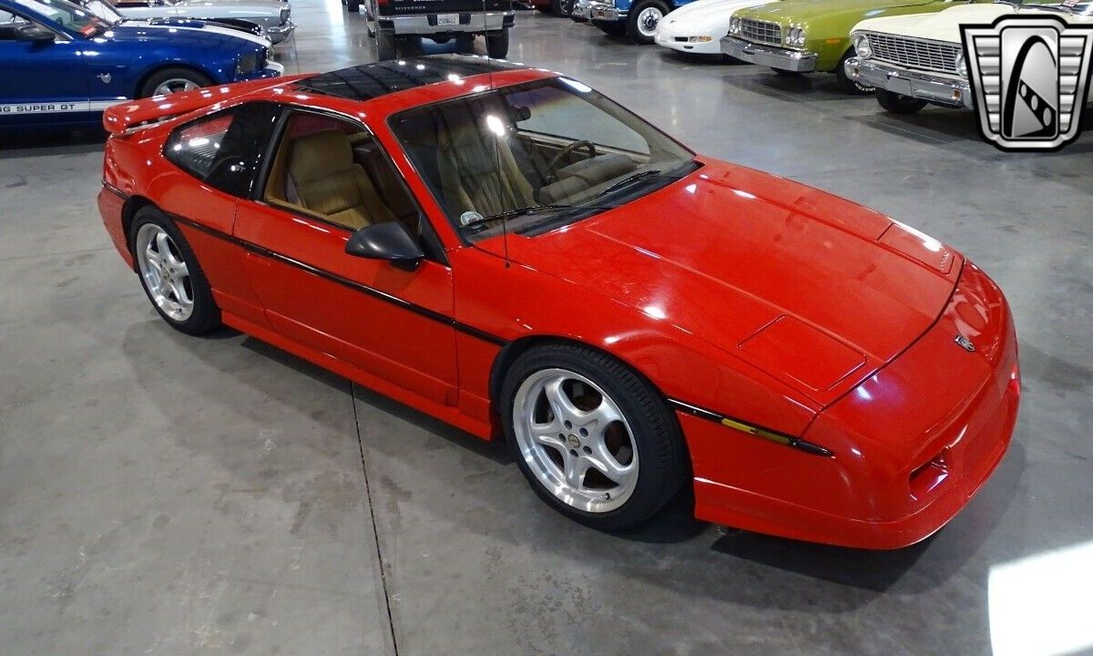 Pontiac-Fiero-1988-4