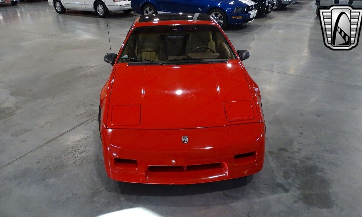 Pontiac-Fiero-1988-5