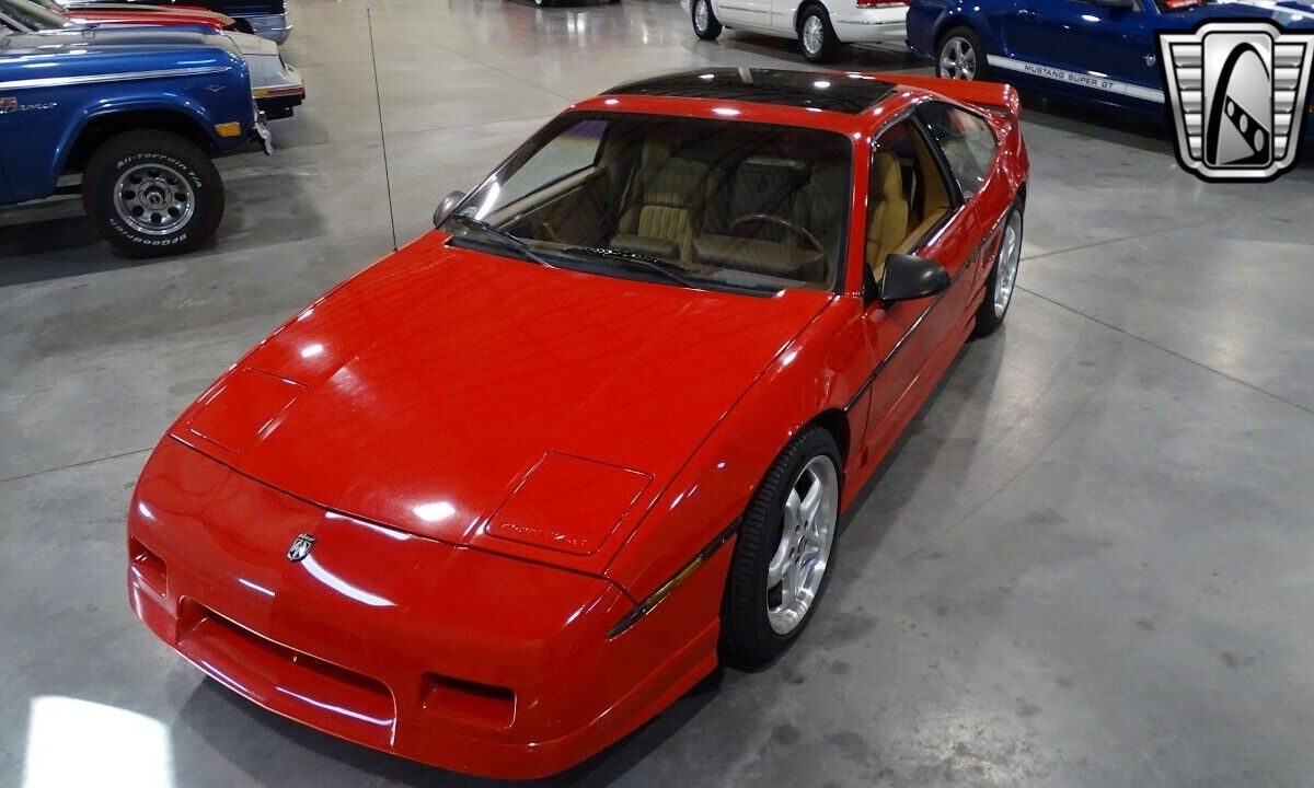 Pontiac-Fiero-1988-6