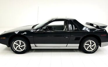 Pontiac-Fiero-Coupe-1984-1