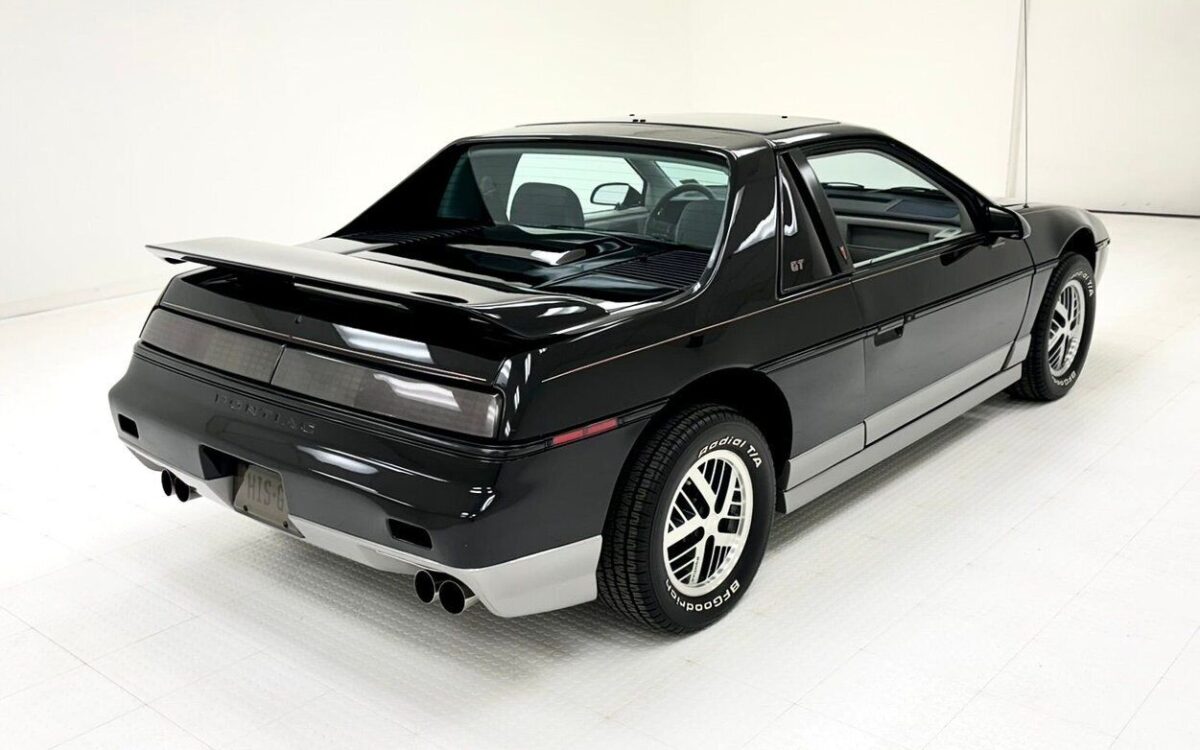 Pontiac-Fiero-Coupe-1984-4