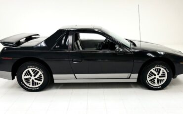 Pontiac-Fiero-Coupe-1984-5