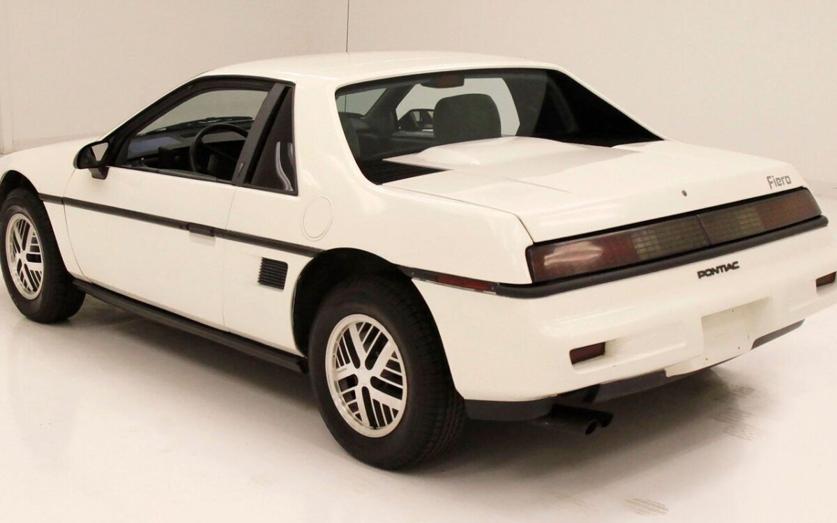 Pontiac-Fiero-Coupe-1987-2