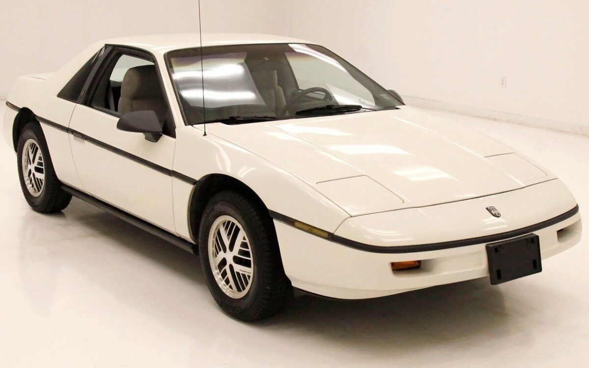 Pontiac-Fiero-Coupe-1987-5