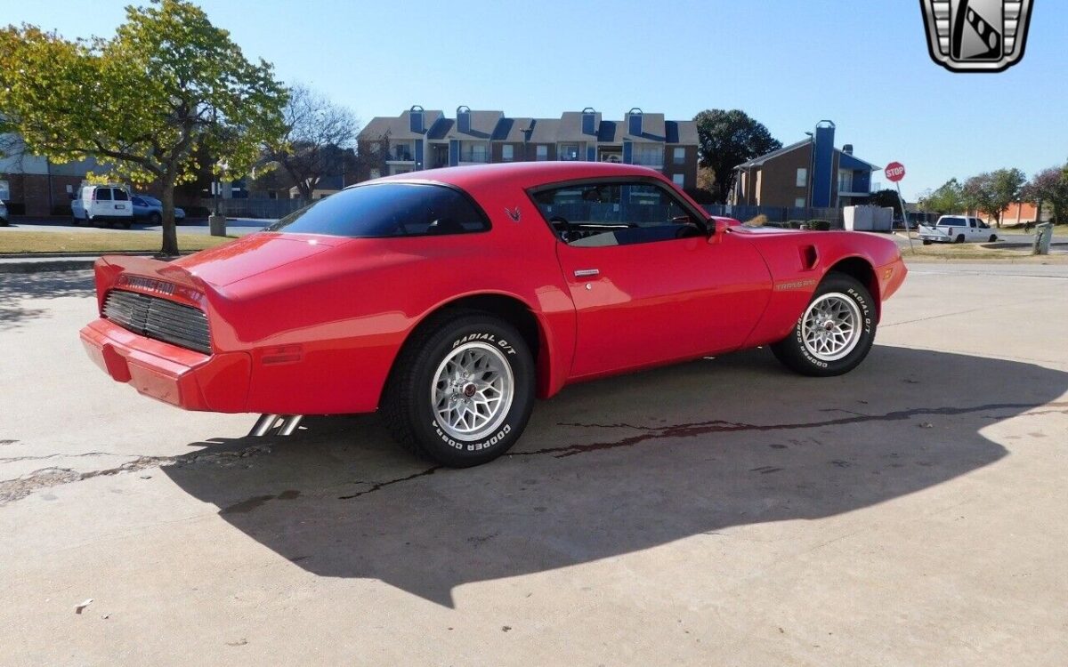 Pontiac-Firebird-1980-4