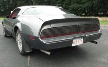 Pontiac-Firebird-Coupe-1981-3