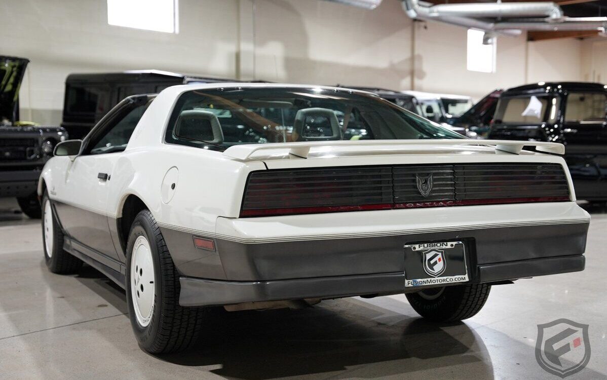 Pontiac-Firebird-Coupe-1983-7