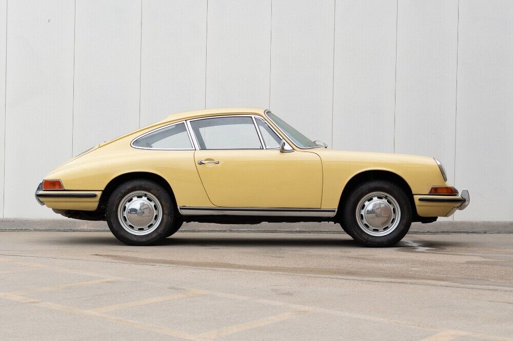 Porsche-911-1966-2