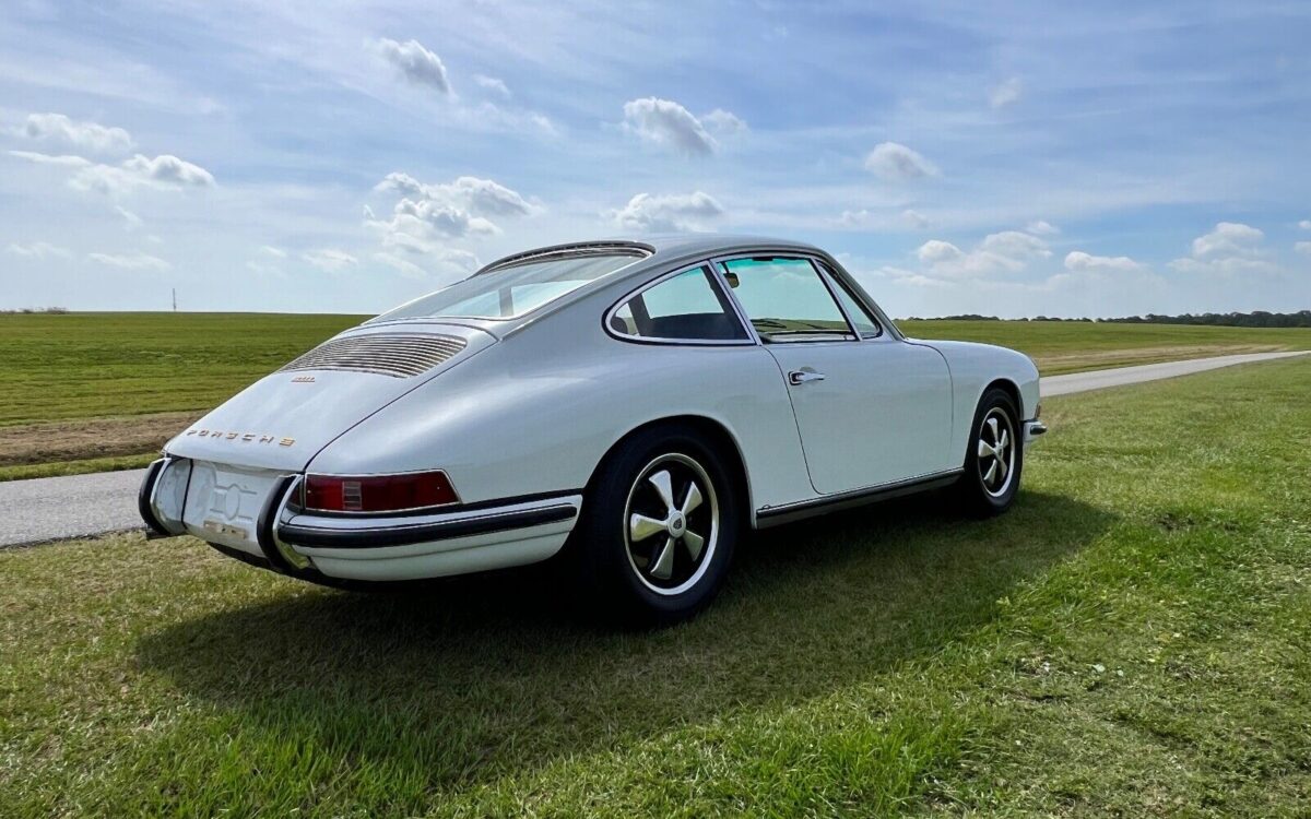 Porsche-911-Coupe-1968-17