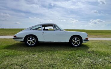 Porsche-911-Coupe-1968-18