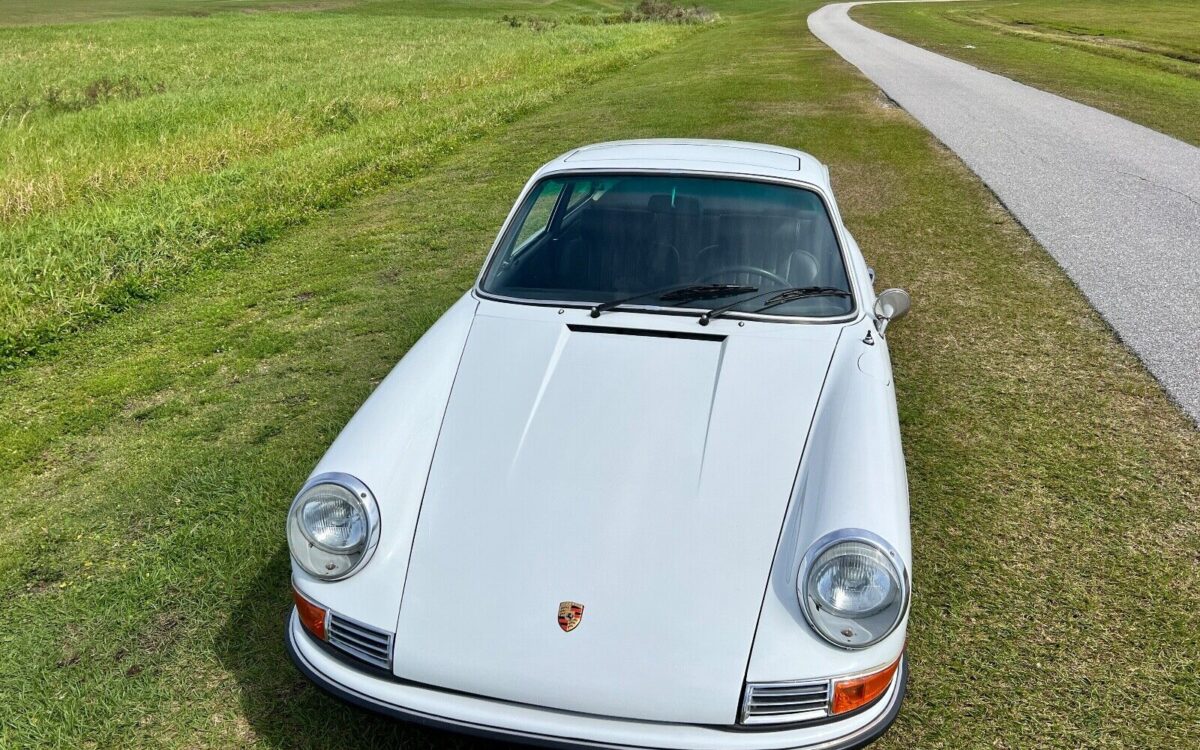 Porsche-911-Coupe-1968-21