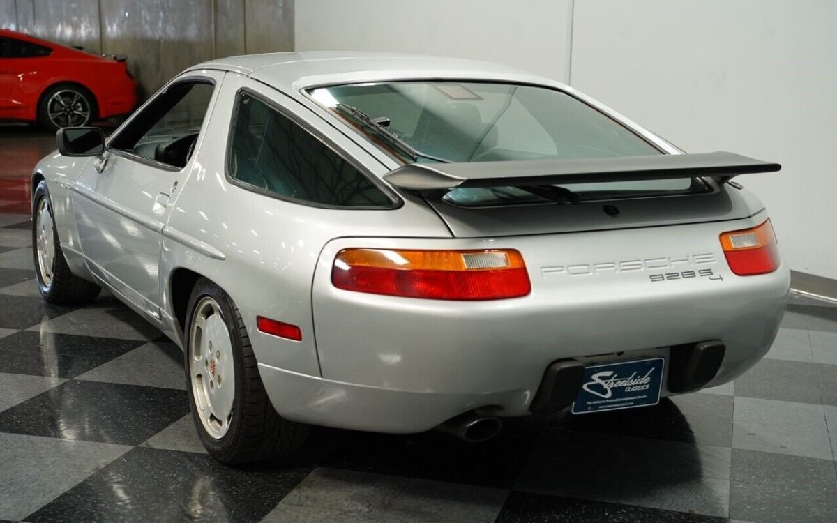 Porsche-928-Coupe-1987-7