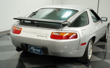 Porsche-928-Coupe-1987-9