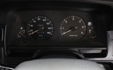 Toyota-HiAce-Van-1992-10