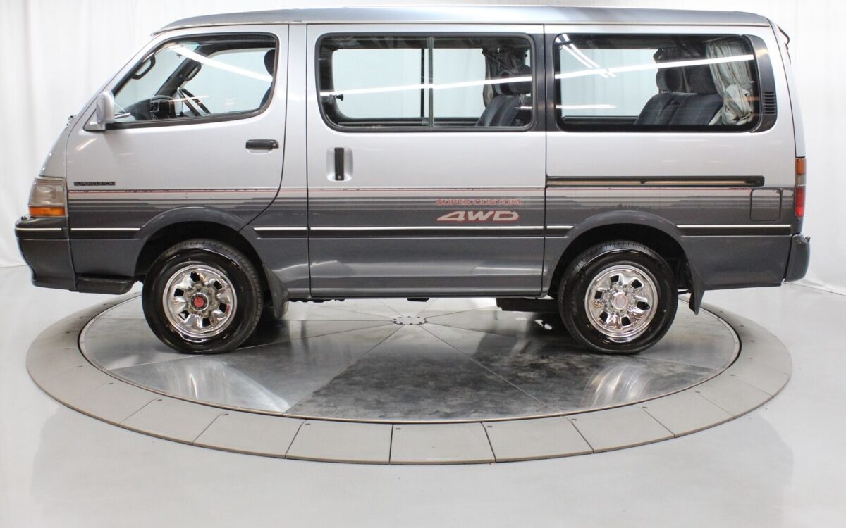 Toyota-HiAce-Van-1992-3