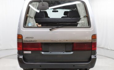 Toyota-HiAce-Van-1992-5