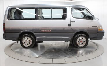 Toyota-HiAce-Van-1992-7