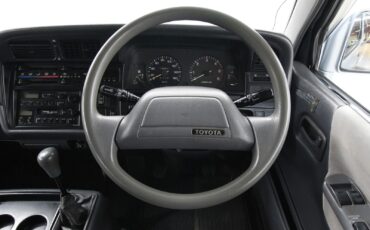 Toyota-HiAce-Van-1992-9