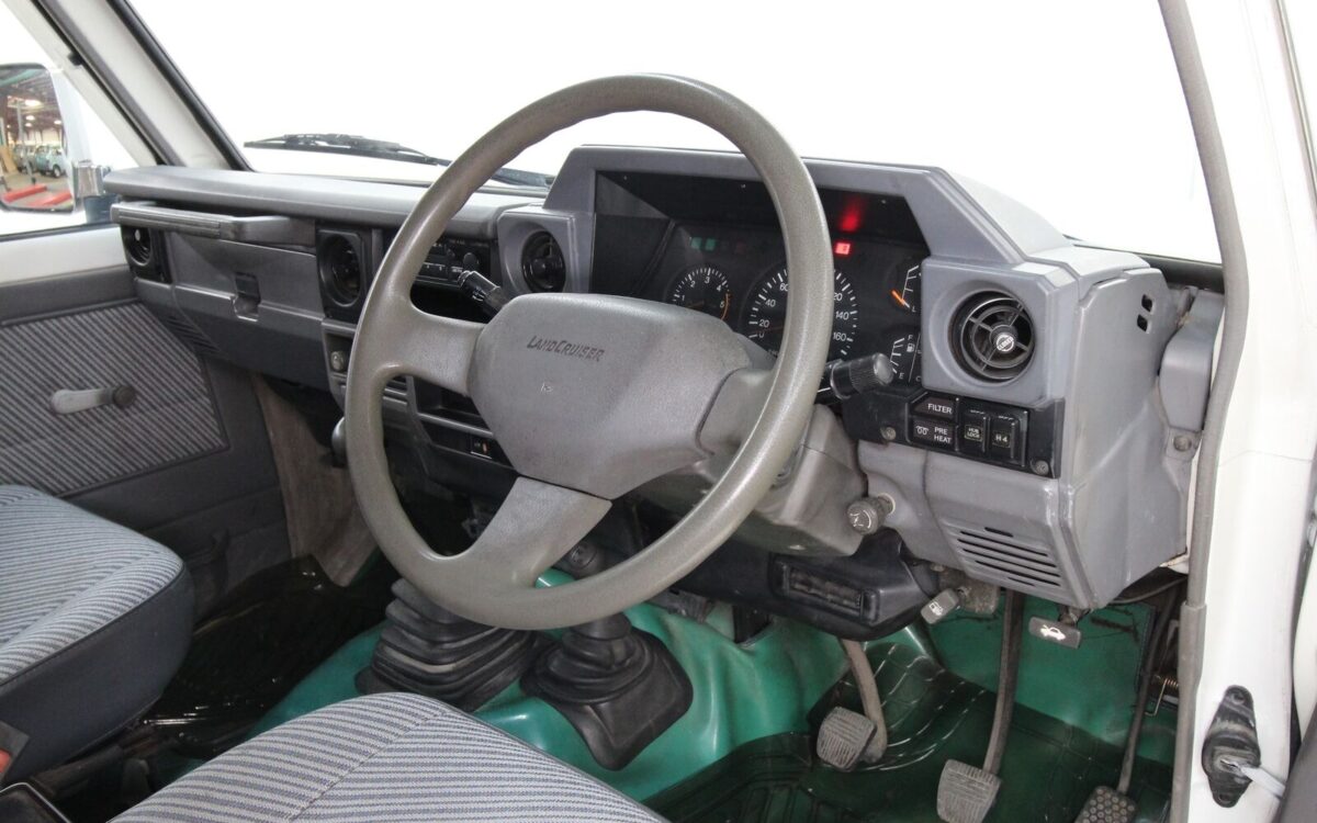 Toyota-Land-Cruiser-SUV-1992-8
