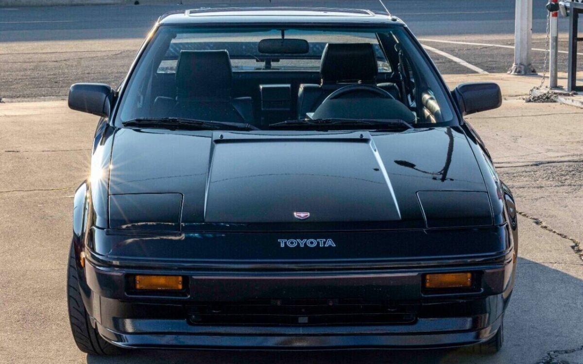 Toyota-MR2-Coupe-1986-10