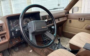 Toyota-Pickup-1986-4