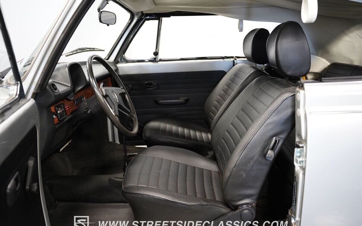 Volkswagen-Beetle-New-Cabriolet-1979-4