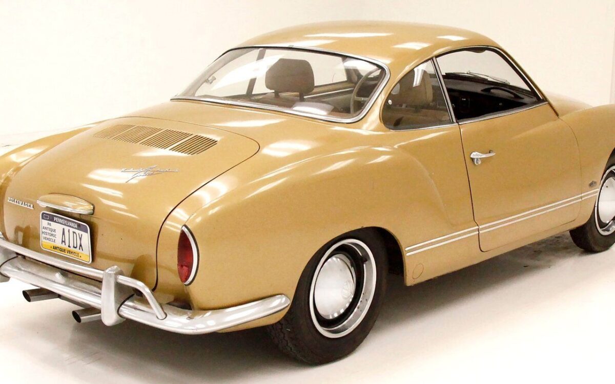 Volkswagen-Karmann-Ghia-Coupe-1964-4